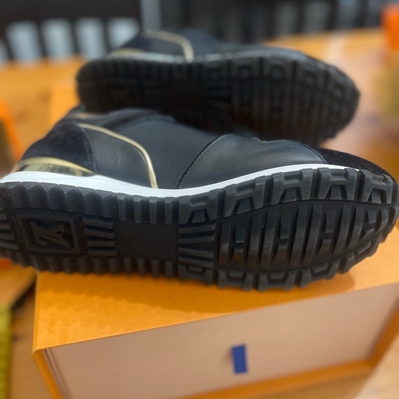 Louis Vuitton Runaways - Picture 5 of 9